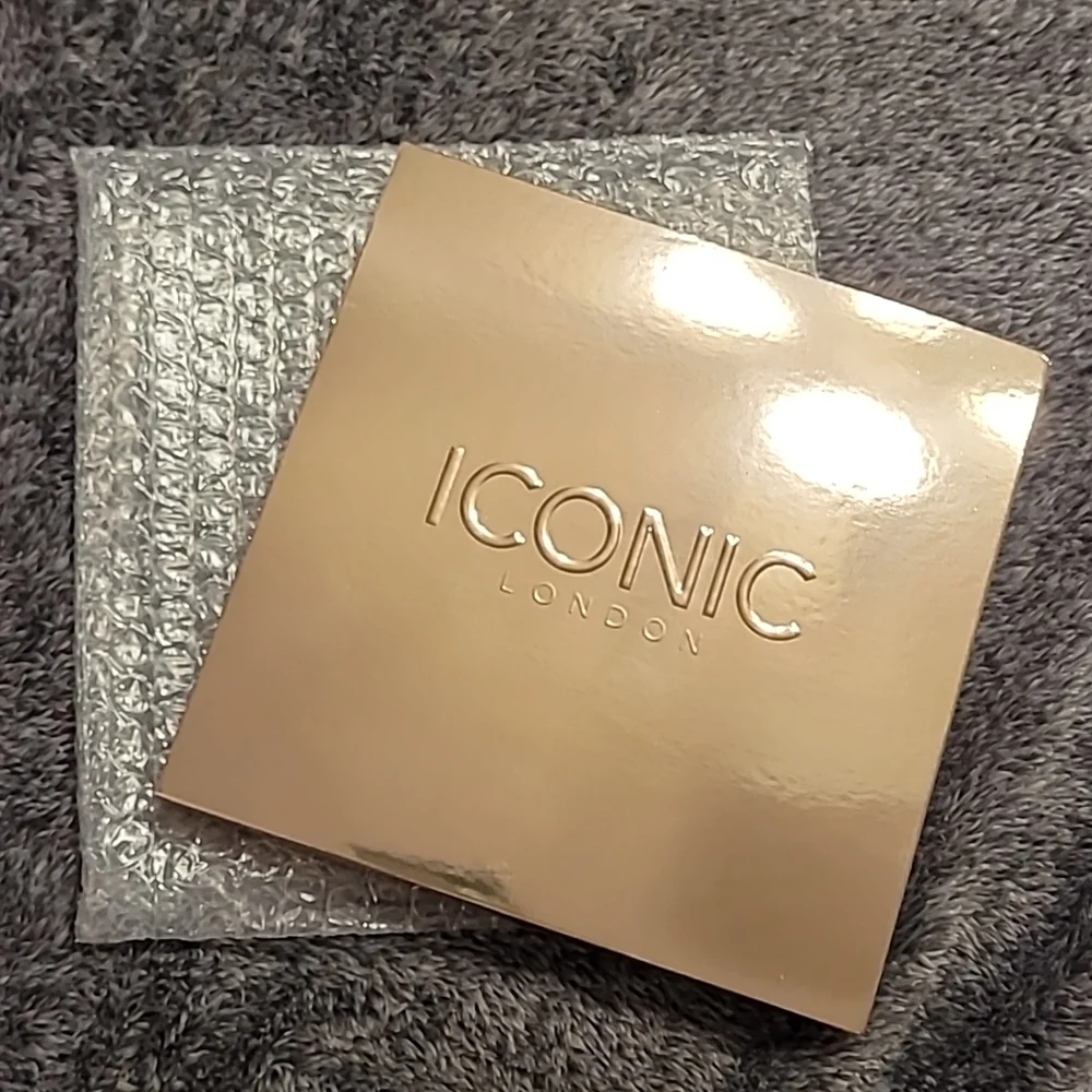 🎉HPx5🎉 ICONIC London Eyeshadow Palette - Picture 2 of 3